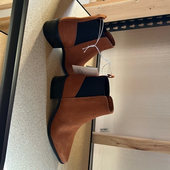A New Day ankle boots. NWT. Brown and black. Low heel. size 7.5 - Picture 2 of 6